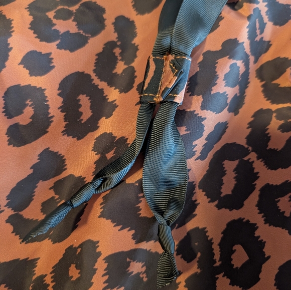 Vince Camuto Harlo Leopard Print Tote Bag/Backpack - Picture 4 of 5